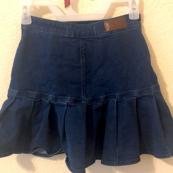 Hollister Mini Pleated Jean Skirt cute for any occasions!💫 - Picture 2 of 4